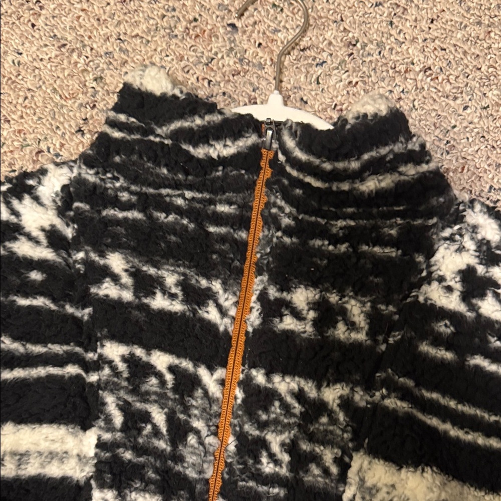 Cozy Black and orange womens Pullover sherpa - Picture 3 of 8